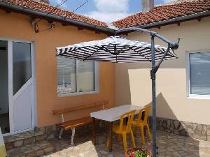 Front terrace 