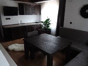 Апартамент с 1 спалня, камина, мека мебел, маса и кухня