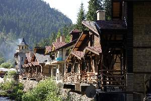 Вилно селище Замъка Хорлог, Триград