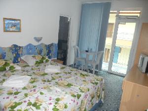 Двуместна стая