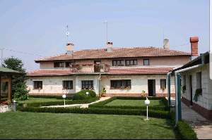 Къщата на ловците / Hunters house, Езерец