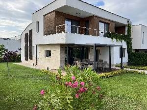 Вила Сийсайд лъкшъри, Лозенец